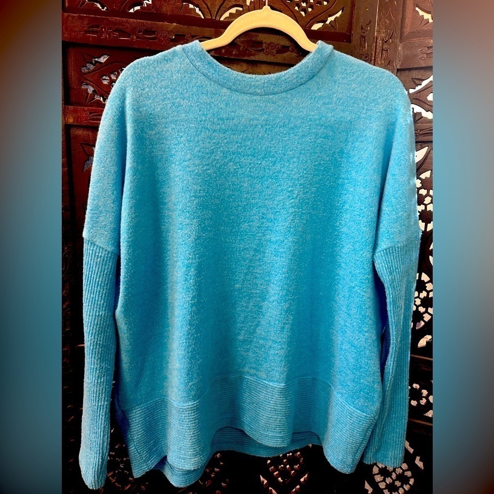 ZENENA blue sweater - Picture 1 of 9